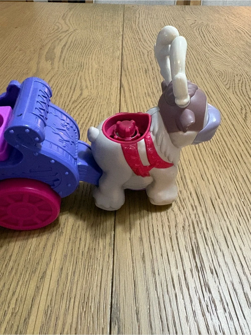 Little People Purple & Pink frozen sleigh with Sven Playset